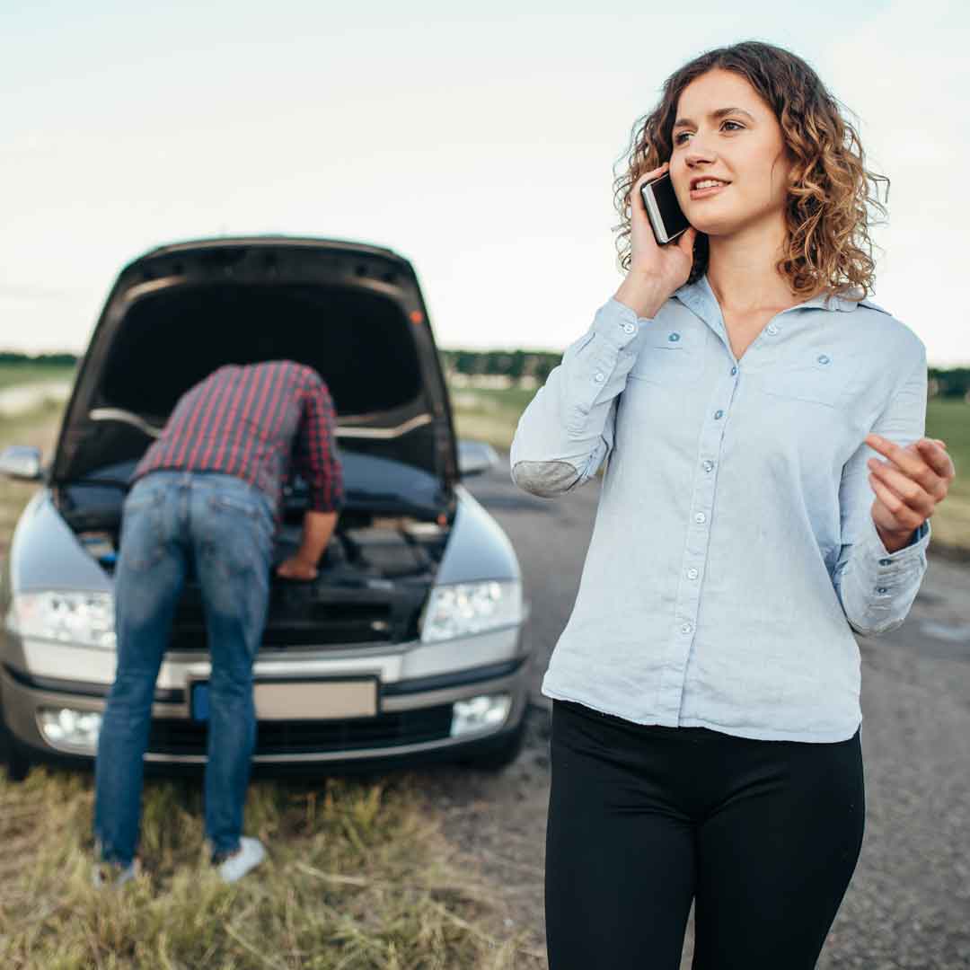 Woman calls service to repair broken car